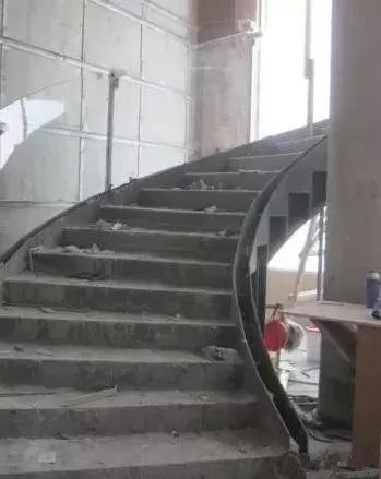 旋轉(zhuǎn)樓梯如何施工？